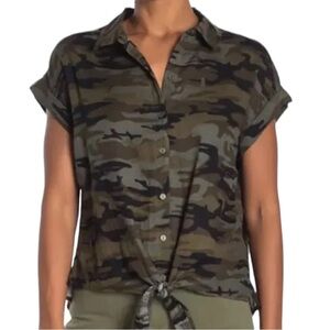Sanctuary camouflage camo short sleeve button down green size medium